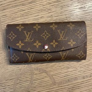 Authentic Louis Vuitton Sarah Wallet